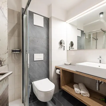 Hotel Am Fels 3*
